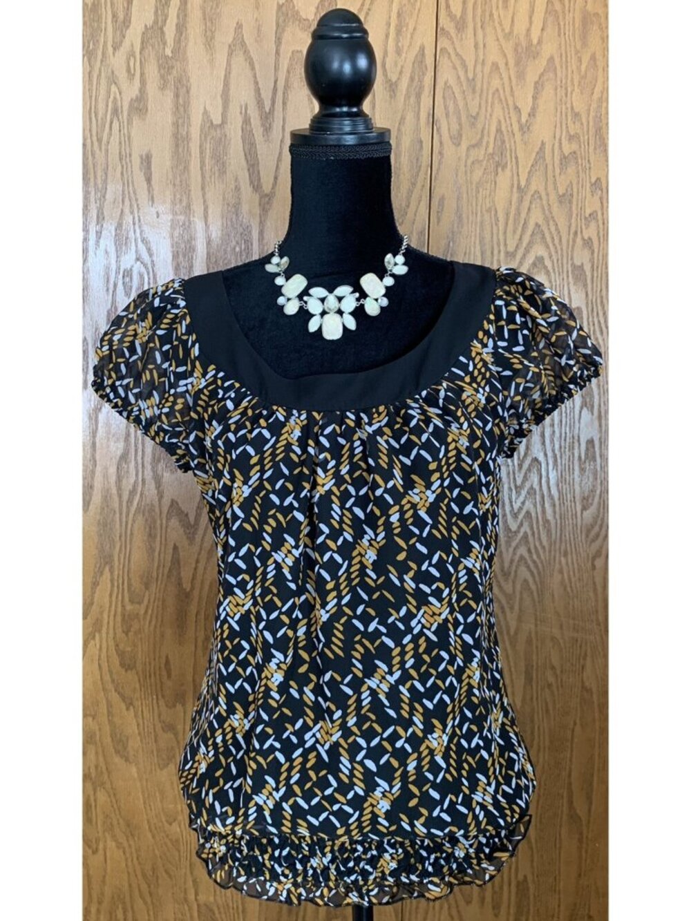 Maurices Womens Shirt Size Medium Puff Sleeve Black Orange White Elastic Waist